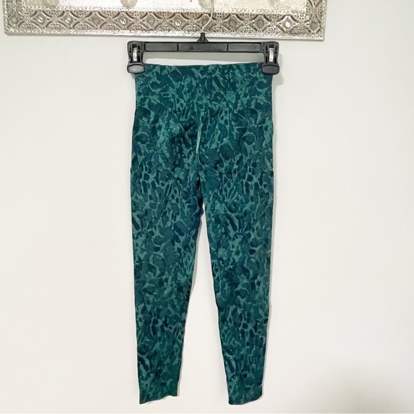 Gymshark Green Animal Print Leggings Size XS - Picture 4 of 9